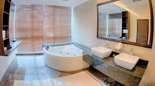 room detail thumbnail 2