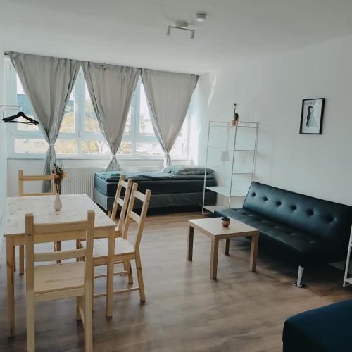 Monteurwohnung Ferienwohnung Business Appartement rechts Langenfeld