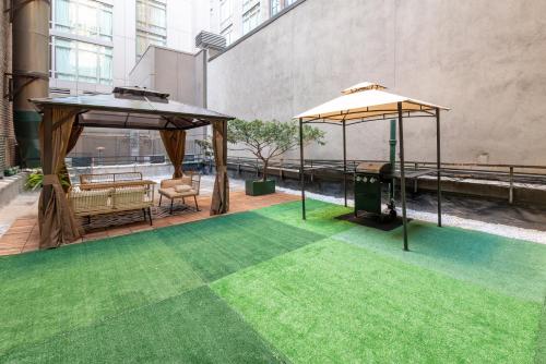 Modern 3Bd Rose Hills Manhattan Terrace Space in New York, USA