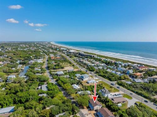 Dog-friendly home steps from the beach Grill and Patio in St. Augustine, USA