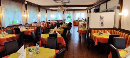 餐廳, Hotel Regina del Bosco in 羅佐內