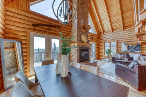 Le Courchevel Luxe Chalet Private Pool Jacuzzi in Saint Adolphe D'Howard (QC)