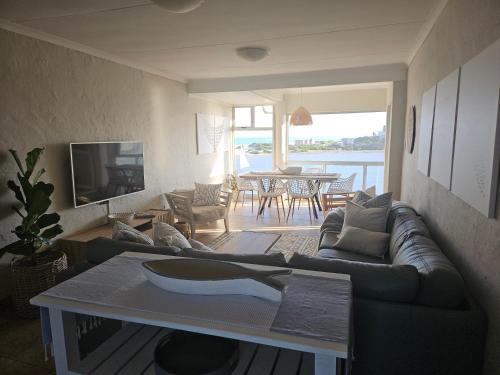 Be Lazy with a Sea View Be Lazy with a Sea View