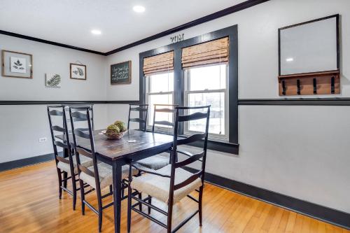Bright Brevard Home Near Downtown & Trails in Bravard (Észak-Karolina)
