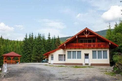 Cabana Cerbul-Oasa-Transalpina in Jina