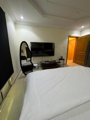 one room - image 4