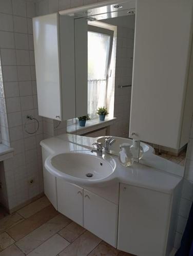 Wohnung im Grünen in Messenähe Wohnung im Grünen in Messenähe