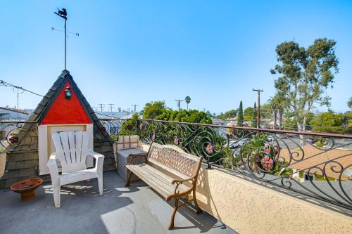 Unique Historic Home with Rooftop Deck in Long Beach in Long Beach, USA
