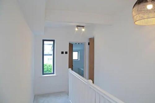 Modern Luxury 4 Bed House in Heart of Macclesfield in Macclesfield Central