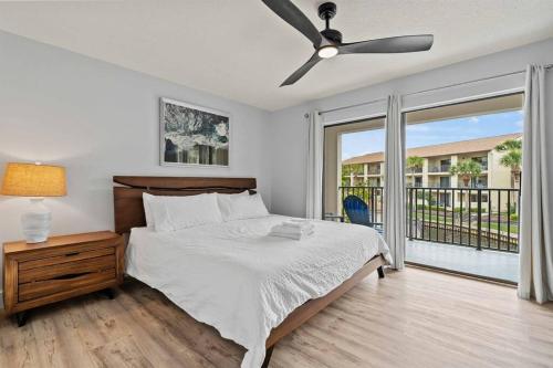 Beachfront resort Heated Pool 3King beds 85in TV BBQ in Saint Augustine Beach, USA