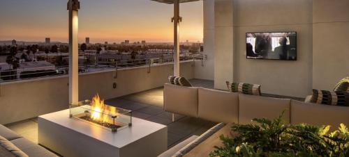 Cozy Oasis in West Hollywood! Parking & Swimming pool in Los Angeles, USA