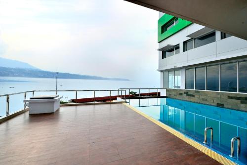 Swimming pool, Whiz Prime Hotel Megamas Manado in Manado