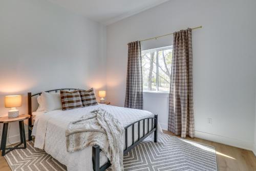 Lake-View Retreat with Grill in Eagle Rock! in Eagle Rock, USA