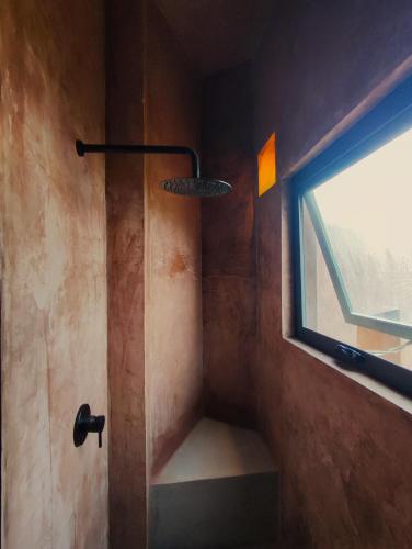 douche, Estudio Nacui in El Sargento