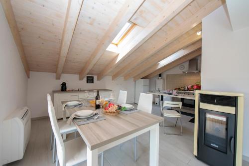 Silver Lake Apartment - image 2