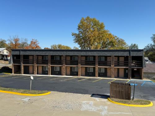 Westbridge Inn and Suites