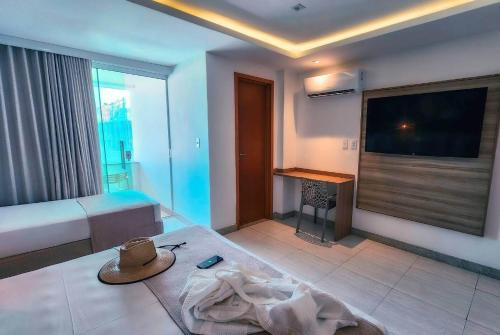Deluxe Double Room with Balcony image 8
