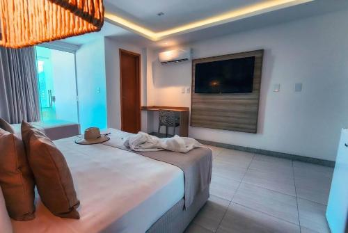 Deluxe Double Room with Balcony image 6