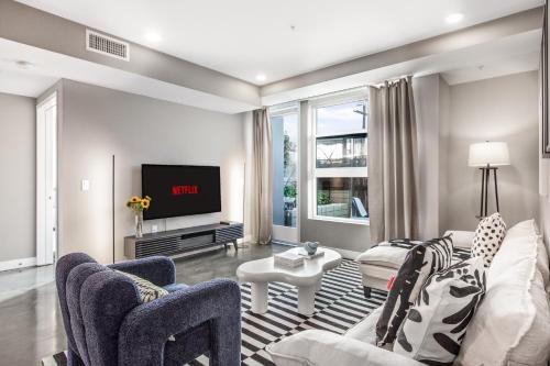 Cozy Oasis in West Hollywood! Free Parking and Swimming pool in Los Angeles, USA