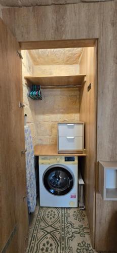 Servants' Quarters Studio Apartment, La Valletta (foto 10)
