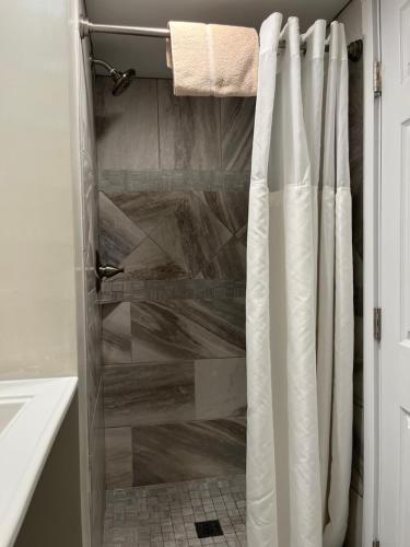 607258647 Abalonia Inn