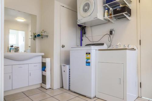 Hosts on the Coast Sun Soaked Family Fun