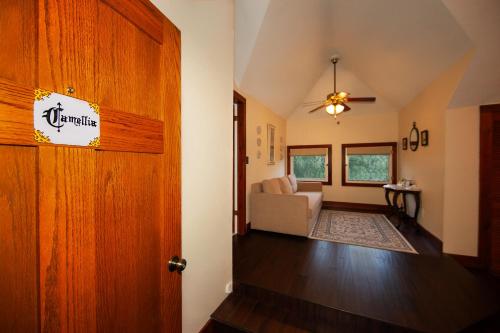 Herlong Mansion Bed & Breakfast Room Type - Cottage