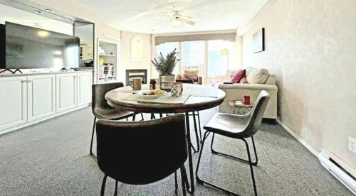 บริการและสิ่งอำนวยความสะดวก, Mountain View Suites by StayIn in แฟร์มองต์ ฮอต สปริงส์ (บริติช โคลัมเบีย)