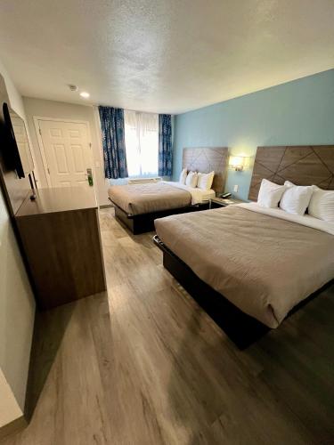 Econo Lodge Tracy - image 22