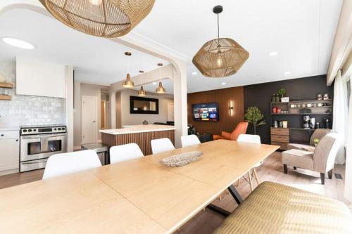 BunkBedDreams,10 Beds,Near Rogers place and Nait – khách sạn tại Khu vực sân bay Edmonton