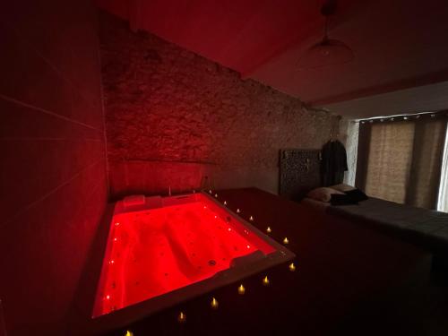 Spa, Caporizon-Lov'BNB-La seule Love House de Dordogne in Brantome