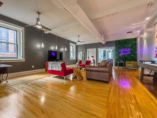 The Historic Lyric Penthouse with Private Rooftop in Cincinnati, USA