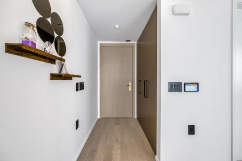 Skyline Retreat 2BR Condo Stunning City Views in Vancouver, Canada