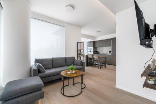 Skyline Retreat 2BR Condo Stunning City Views in Vancouver, Canada