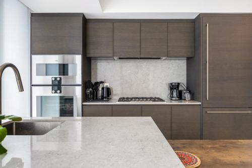Skyline Retreat 2BR Condo Stunning City Views in Vancouver, Canada