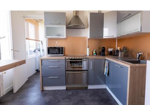 Appartement fonctionnel, balcon ,2 minutes gare ,17 minutes Paris in Cormeilles-en-Parisis