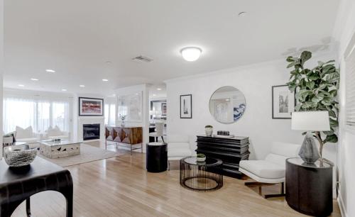 Chic 3-bedroom West Hollywood Retreat in Los Angeles, USA