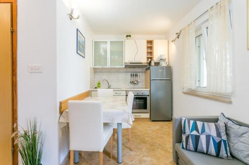 Apartment Postira 2948b - main image