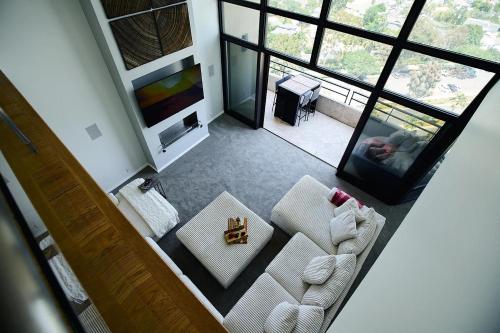 Stunning 3-bedroom Penthouse With Marina Views in Los Angeles, USA
