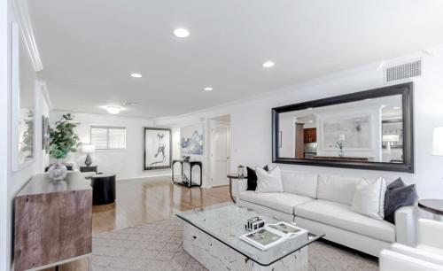 Chic 3-bedroom West Hollywood Retreat in Los Angeles, USA