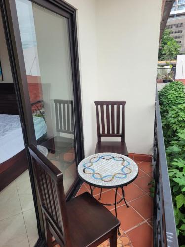 Quadruple Room with Private Bathroom image 8