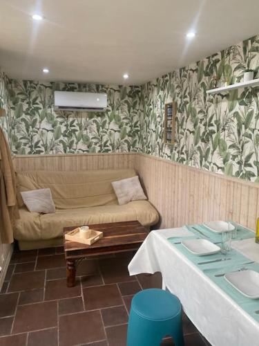 Iekārtas, La Ptite maison du Canal in Drevant