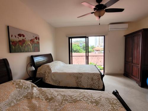 Quadruple Room with Private Bathroom image 10