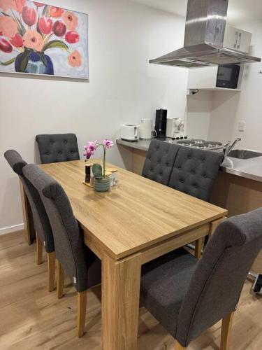 Stunning 3 bd 2 bth city apt Pool and Carpark, Auckland (zdjęcie 7)