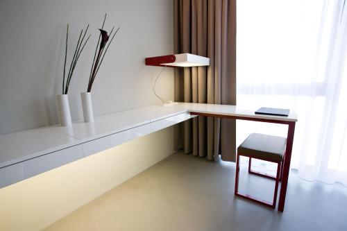 Burns Art Cologne Photo 21