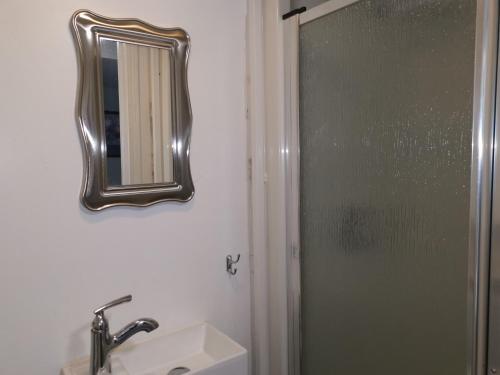 Cozy Eco Studio in Vanier