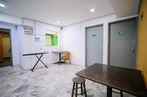 Swing & Pillows - Seri Kembangan Selangor, Seri Kembangan (photo 6)