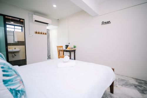 Swing & Pillows - Seri Kembangan Selangor, Seri Kembangan (photo 4)