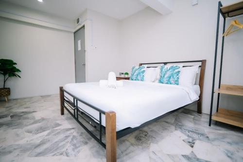 Swing & Pillows - Seri Kembangan Selangor, Seri Kembangan