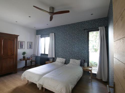 Chambre "Madeleine" avec 2 lits simples et table d'hôtes - FR-1-590-468 chambre d'hôte La Ferté-Saint-Aubin